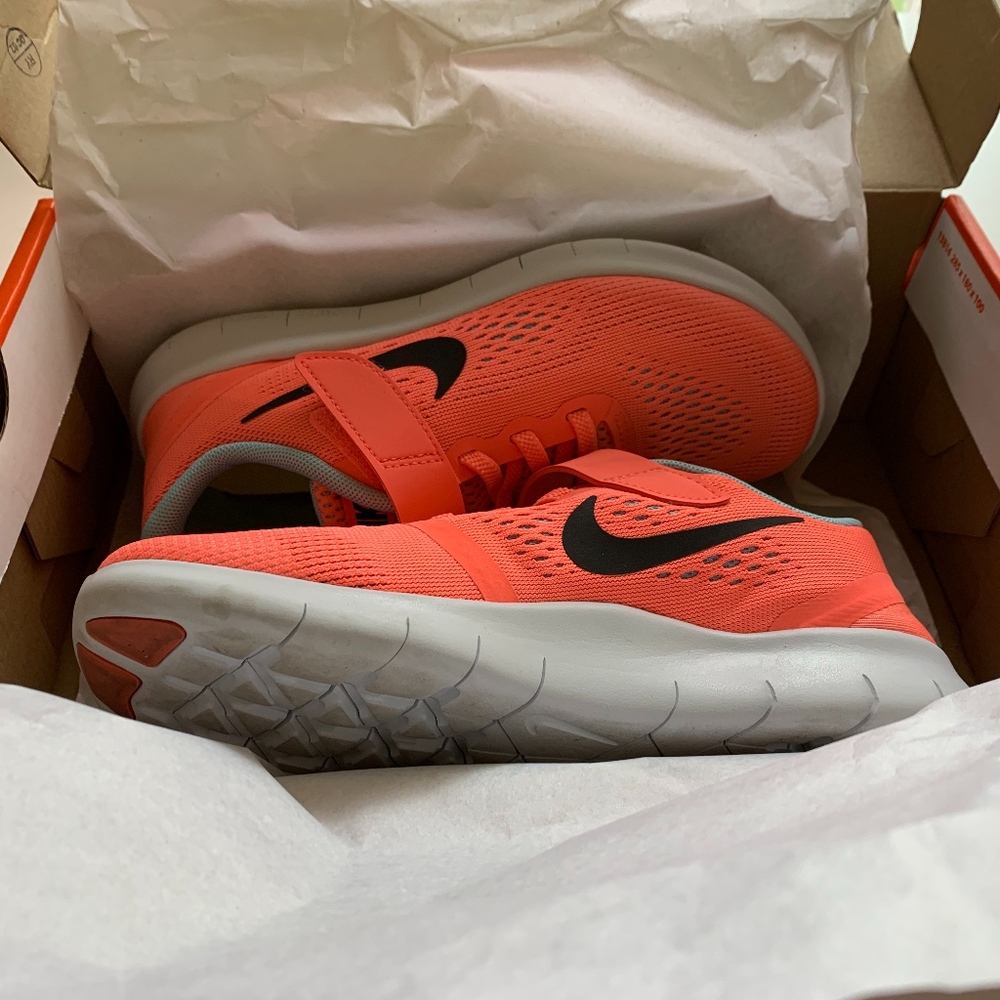 Nike Free RN (PSV) (Girls Nike Running Shoes)